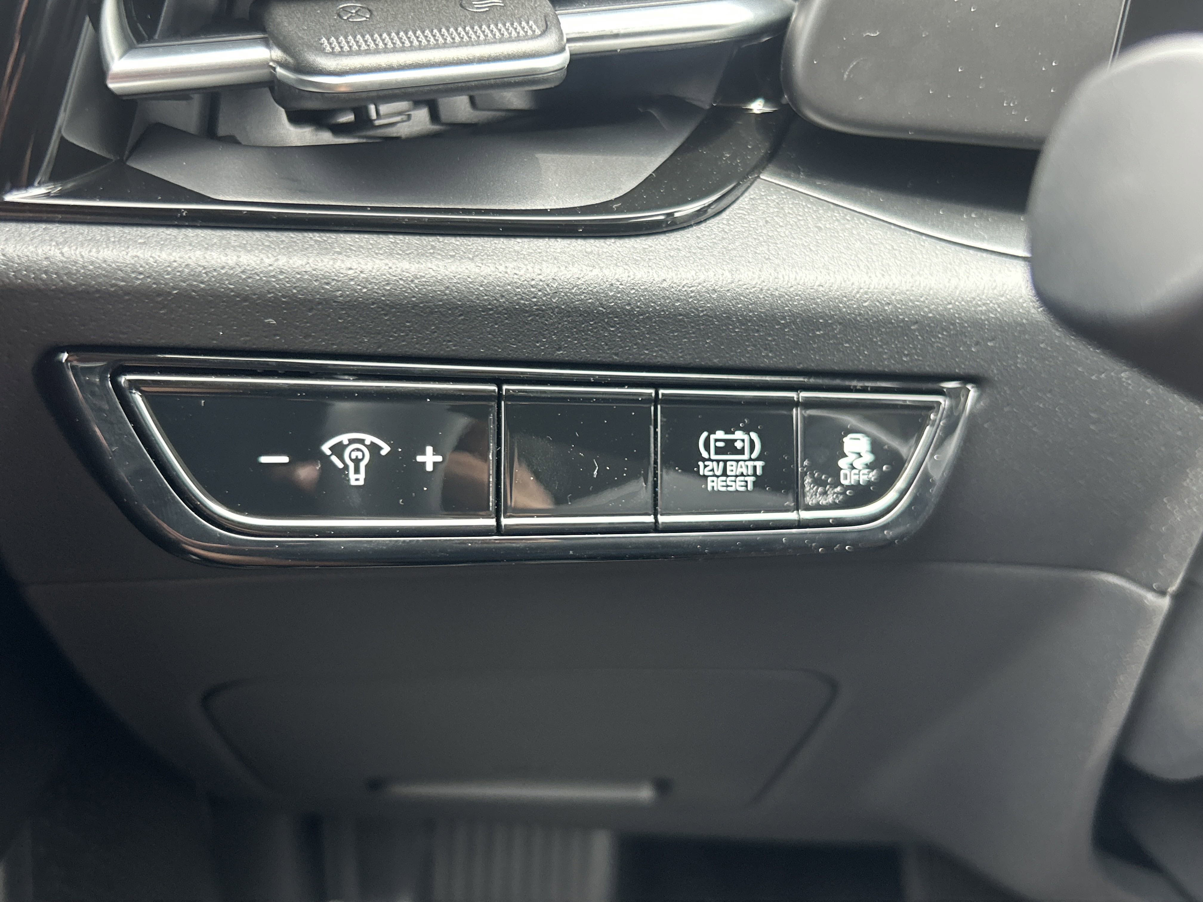 2025 Kia Niro LX photo 12