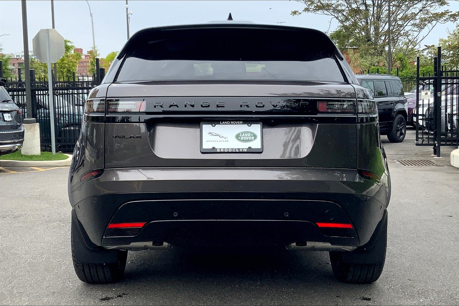 2026 Land Rover Range Rover Velar P250 Dynamic SE photo 4