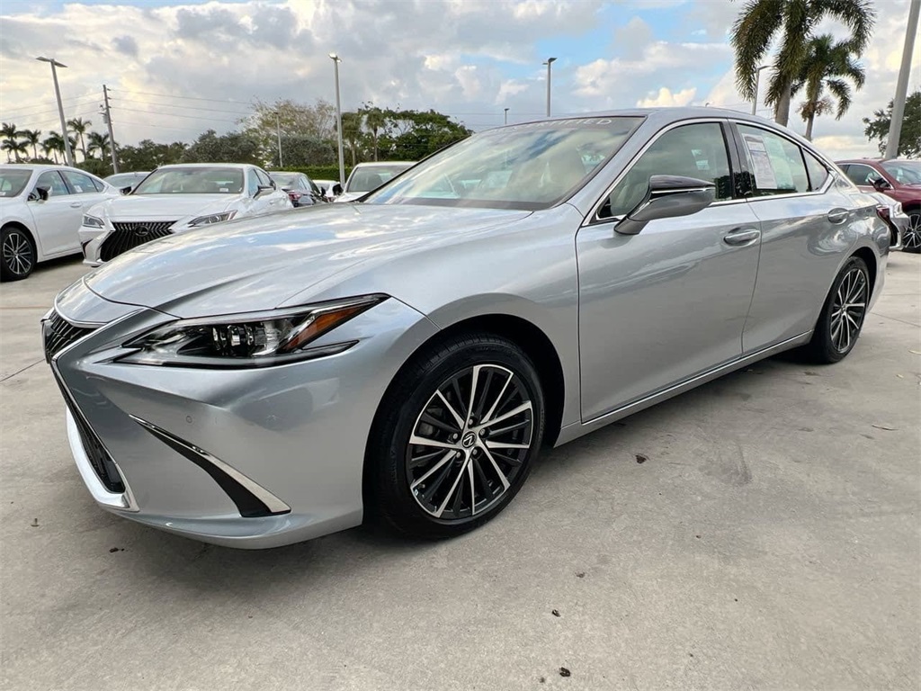2022 Lexus ES 350 photo 2
