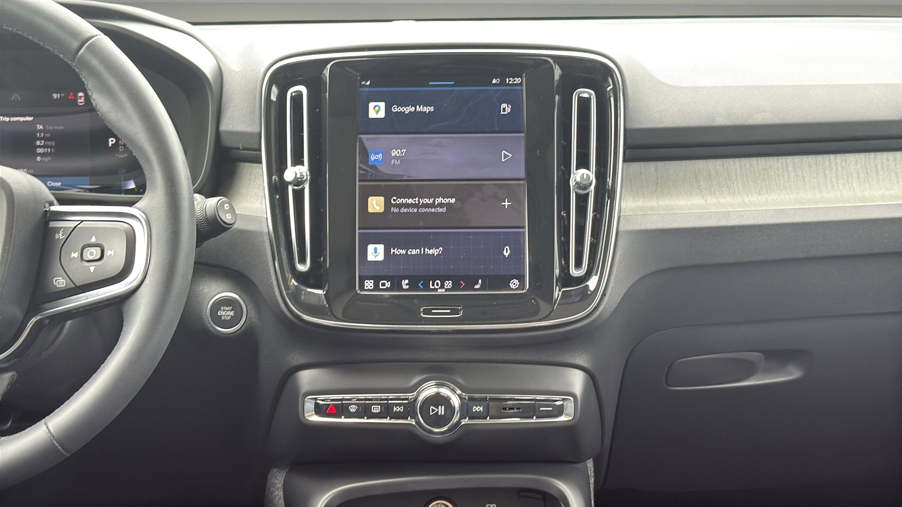 2023 Volvo XC40 Plus photo 9