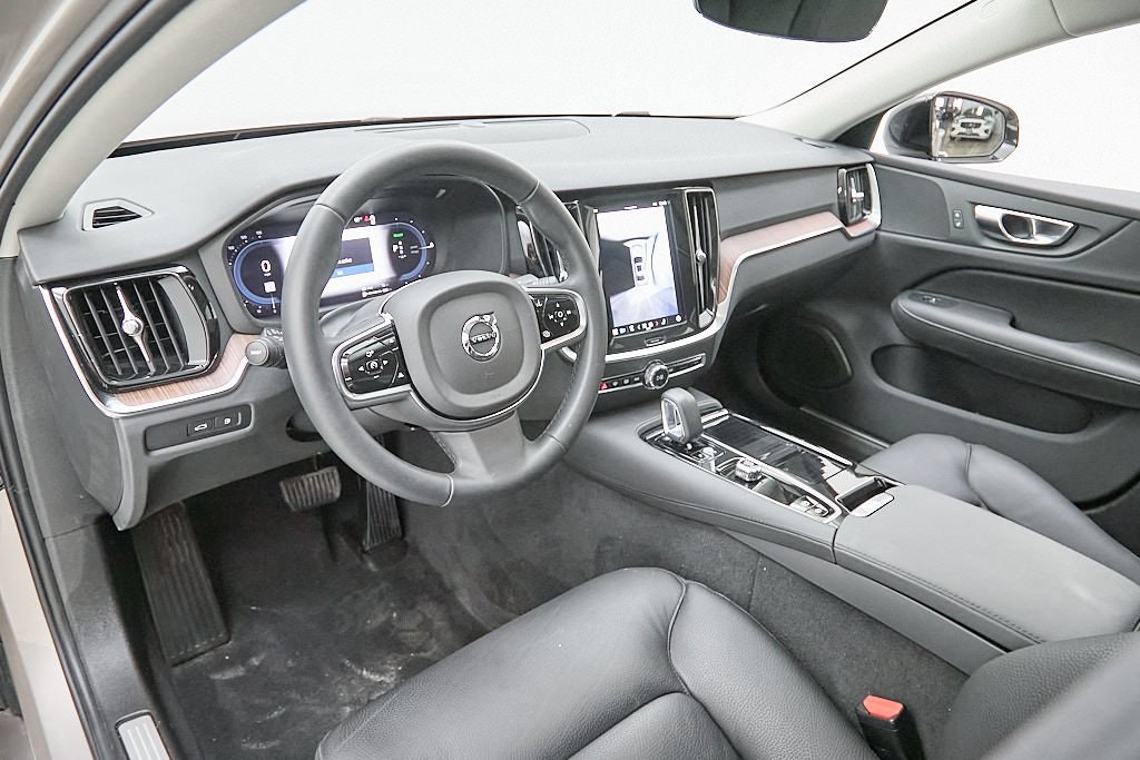 2025 VOLVO S60 - Image 12