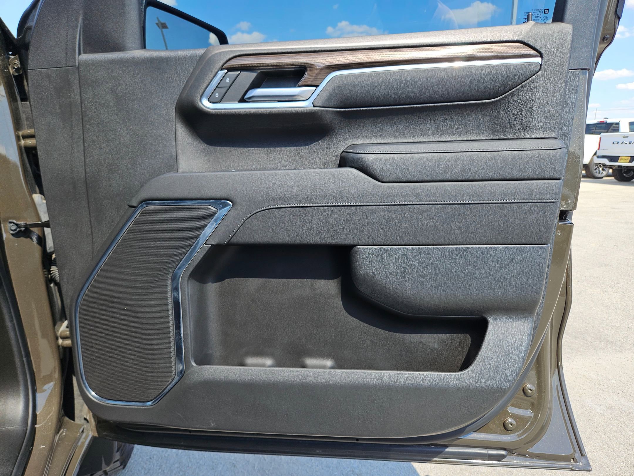 2023 Chevrolet Silverado 1500 LT photo 28