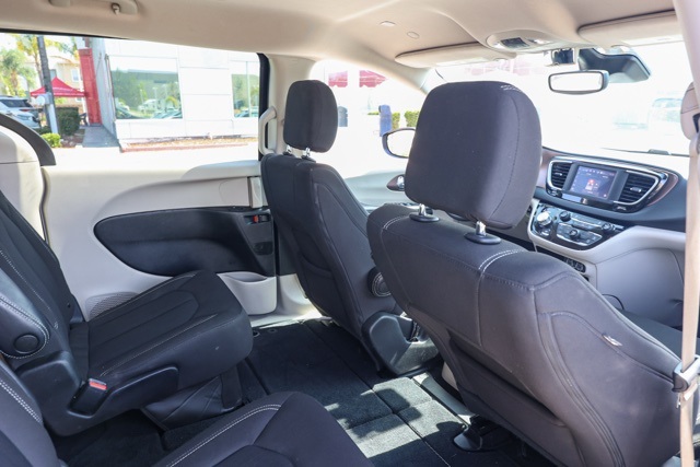 2023 Chrysler Voyager LX photo 16