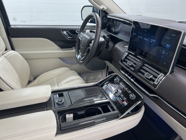 2024 Lincoln Navigator Black Label photo 22