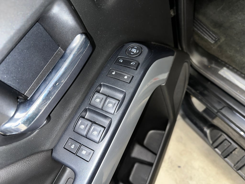 2018 Chevrolet Silverado 1500 LT photo 2