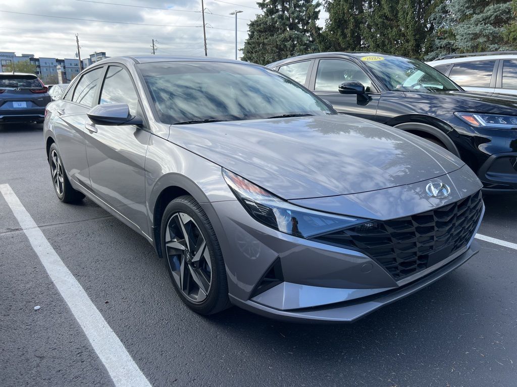 2023 Hyundai Elantra SEL photo 4