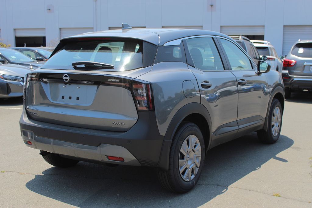 2025 Nissan Kicks S photo 4
