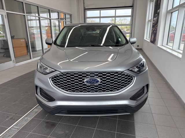 2024 Ford Edge SEL photo 2
