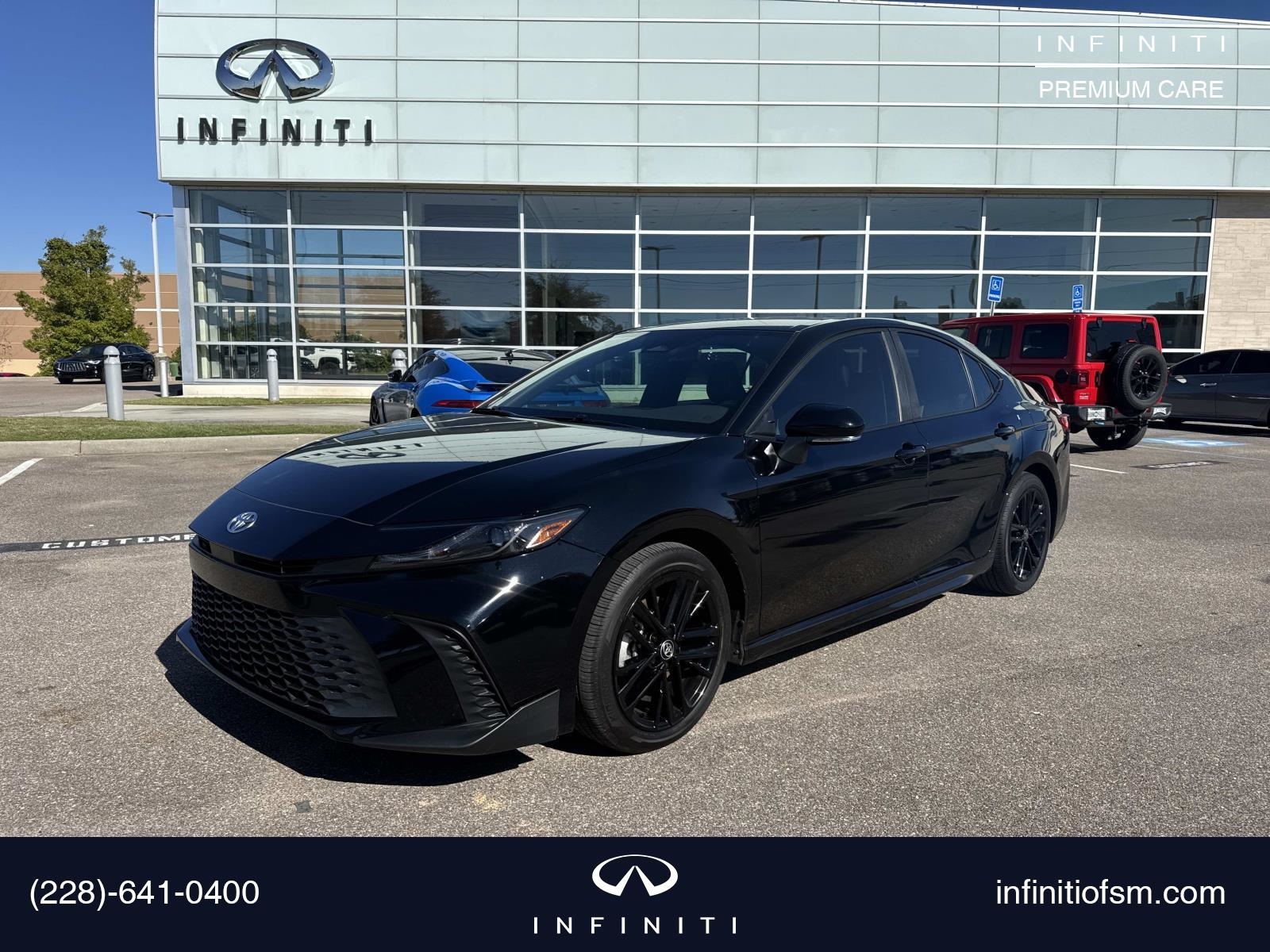 2025 Toyota Camry SE's photo