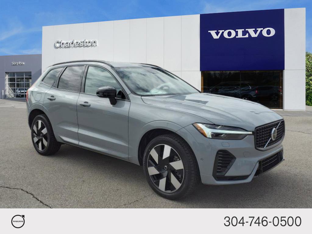 2025 Volvo XC60 Plus's photo