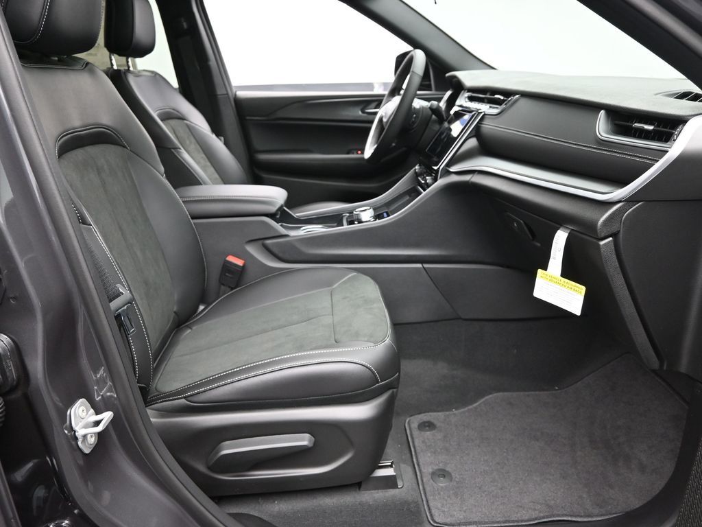 2025 Jeep Grand Cherokee Altitude X photo 5