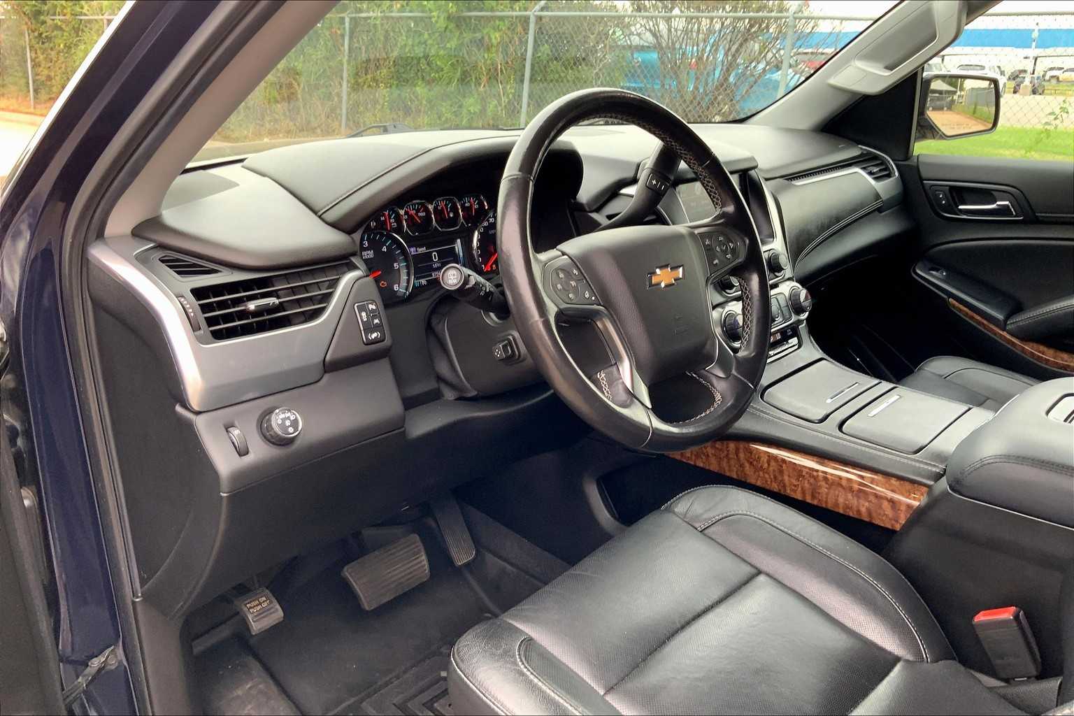 2020 Chevrolet Suburban Premier photo 14