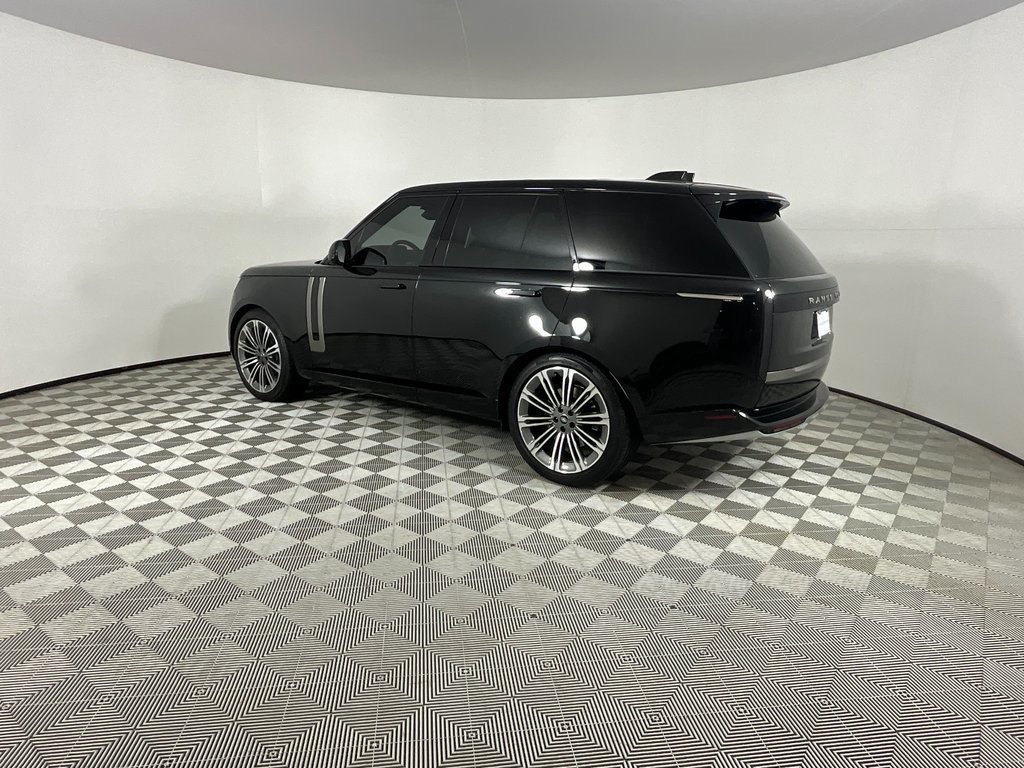 2025 Land Rover Range Rover SE photo 2