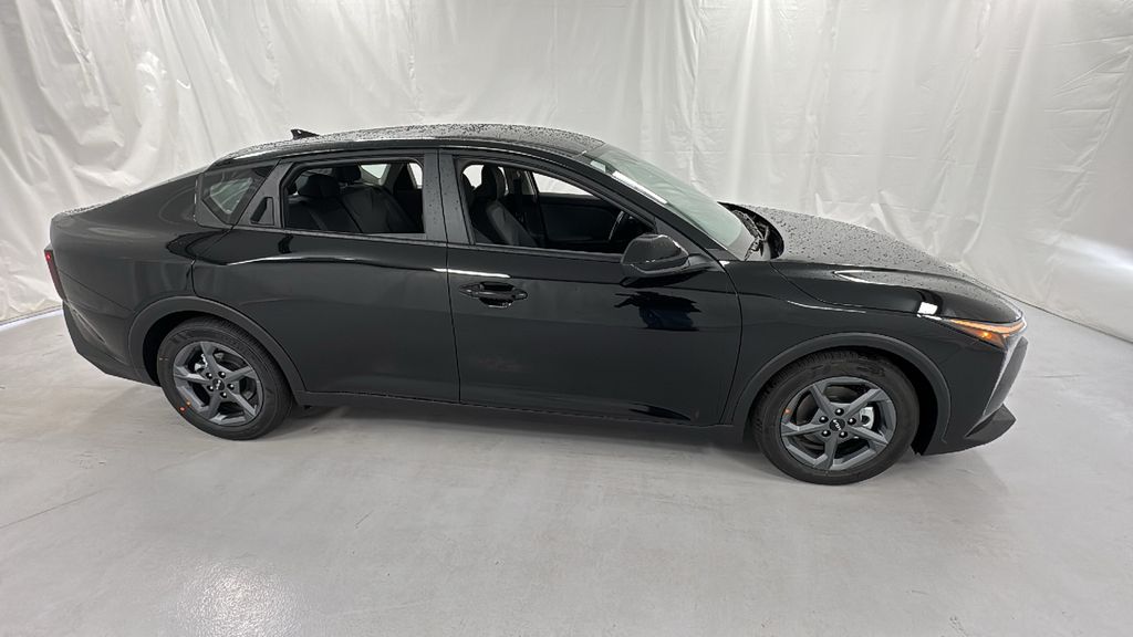 2025 Kia K4 LXS photo 2