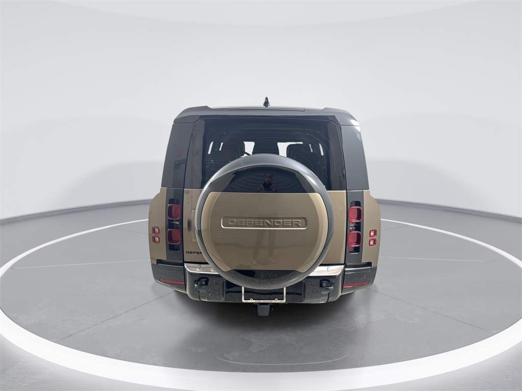 2025 Land Rover Defender 130 X-Dynamic SE photo 6