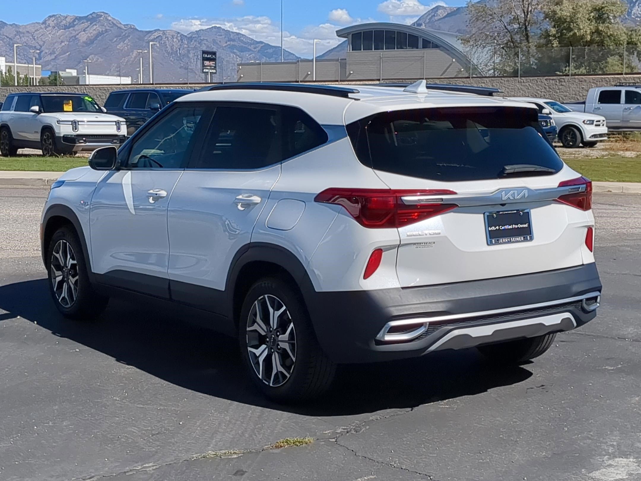 2022 Kia Seltos EX photo 2