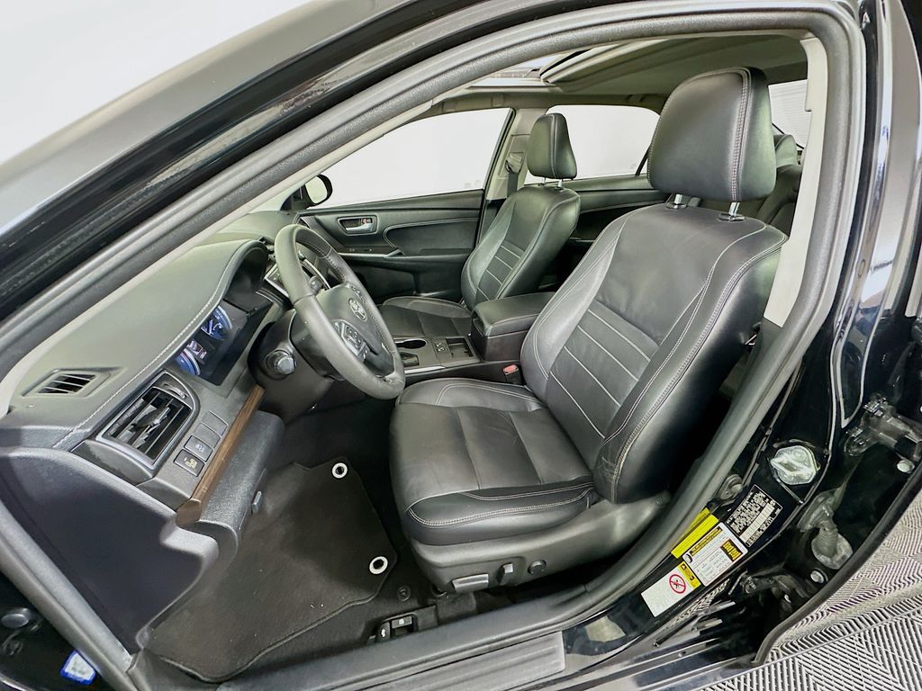 2017 Toyota Camry XLE photo 18