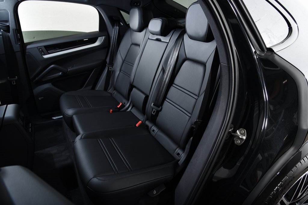 2025 Porsche Cayenne Coupe S photo 36