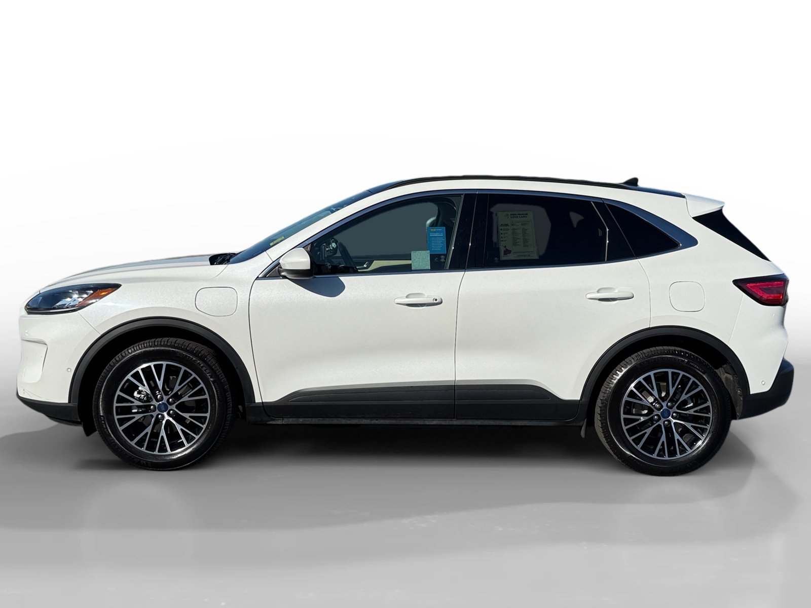 2021 Ford Escape Plug-In Hybrid Titanium photo 2