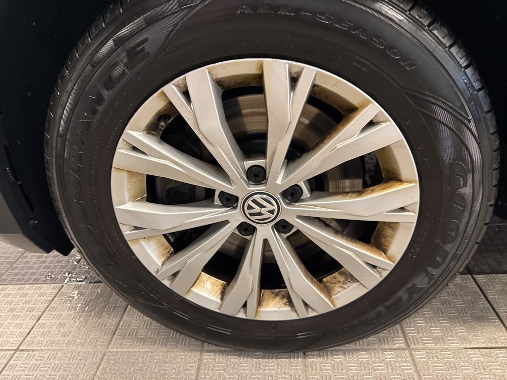 2018 Volkswagen Tiguan S photo 3