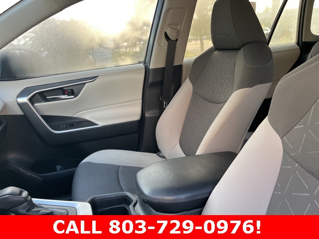 2021 Toyota RAV4 XLE photo 9