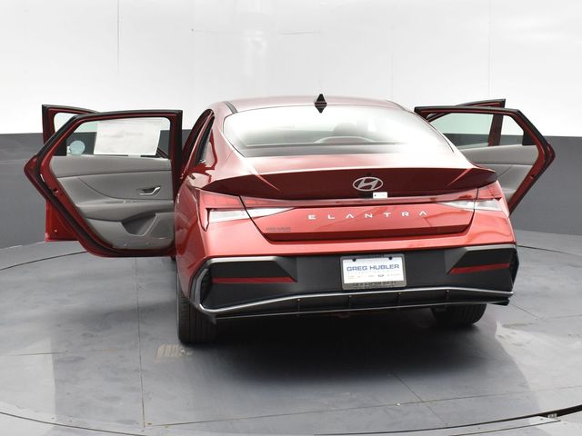 2024 Hyundai Elantra SEL Convenience photo 42