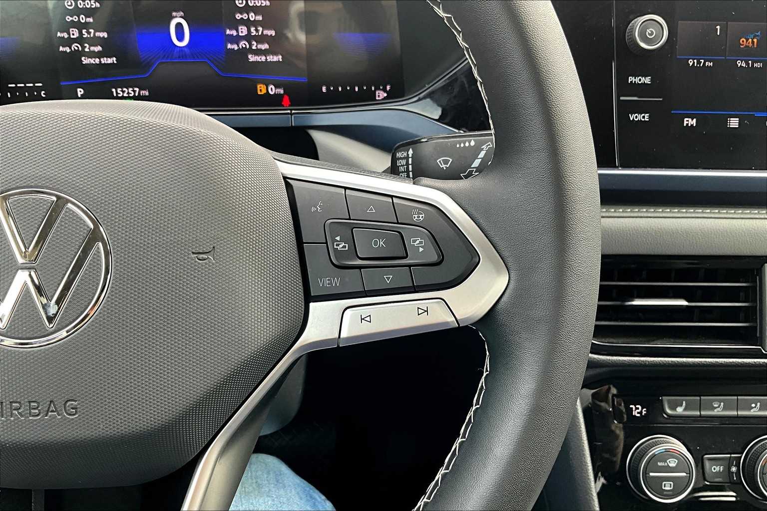 2024 Volkswagen Taos SE photo 22