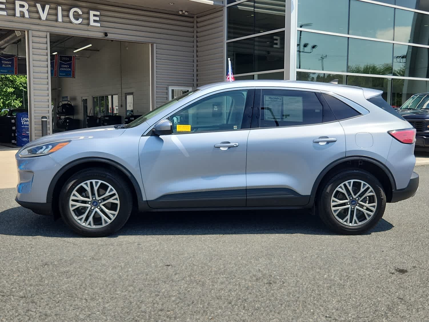 2022 Ford Escape SEL photo 5