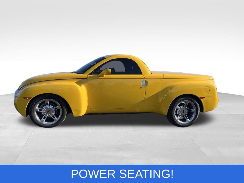 2004 Chevrolet SSR photo 3