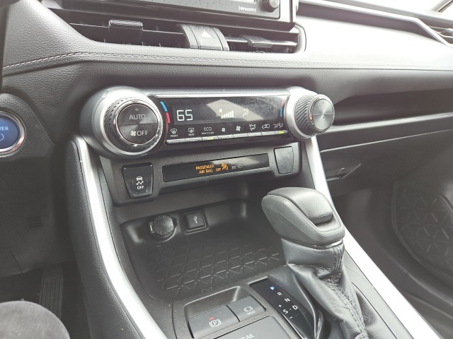 2022 Toyota RAV4 Hybrid XLE photo 29