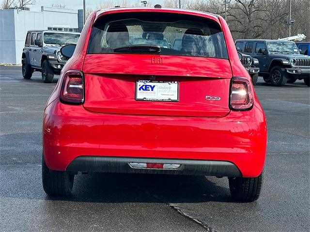 2024 Fiat 500e Red photo 6