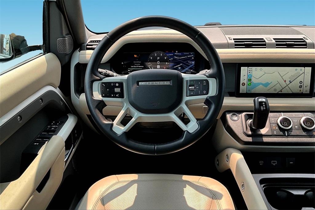 2024 Land Rover Defender 110 S photo 4