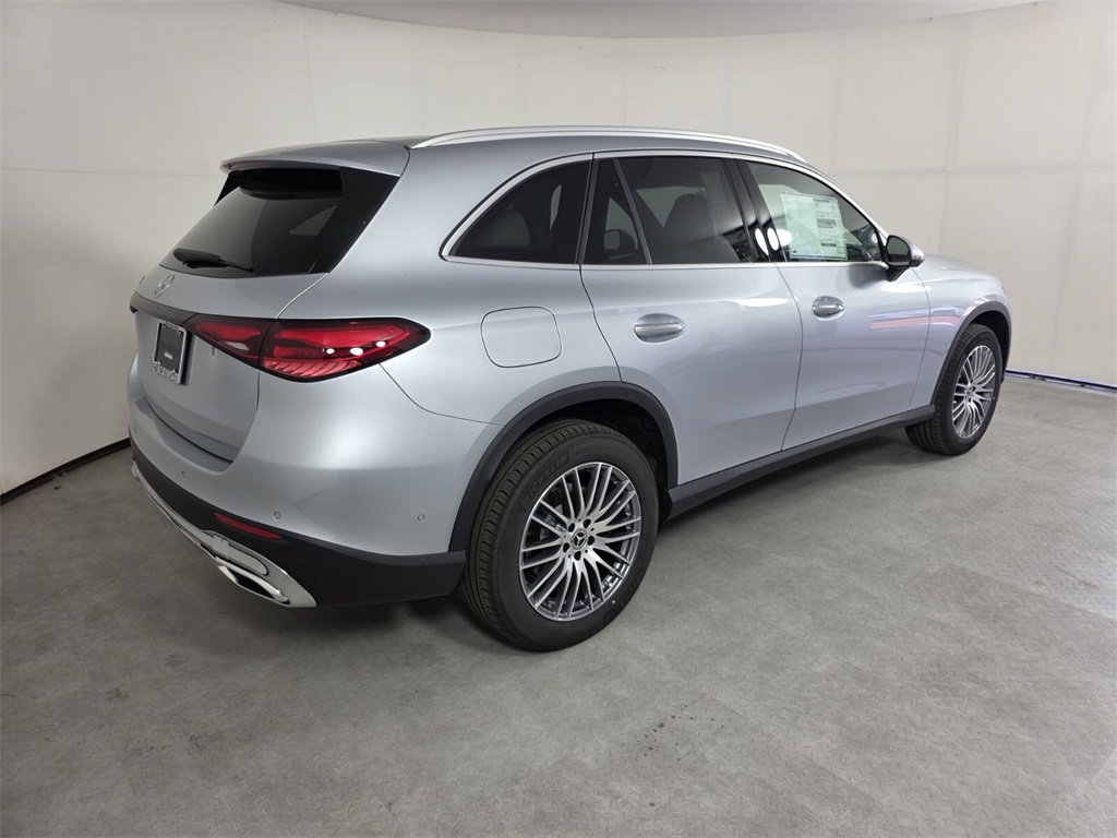 2026 Mercedes Benz GLC 300 photo 4