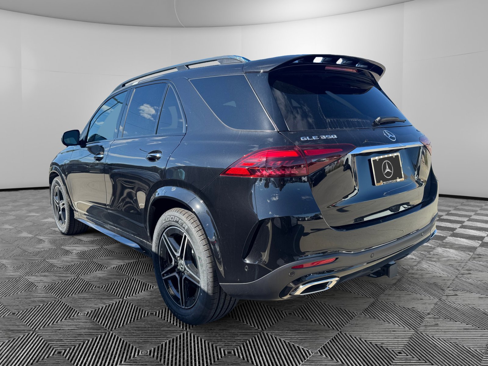 2026 Mercedes Benz GLE 350 4MATIC photo 3