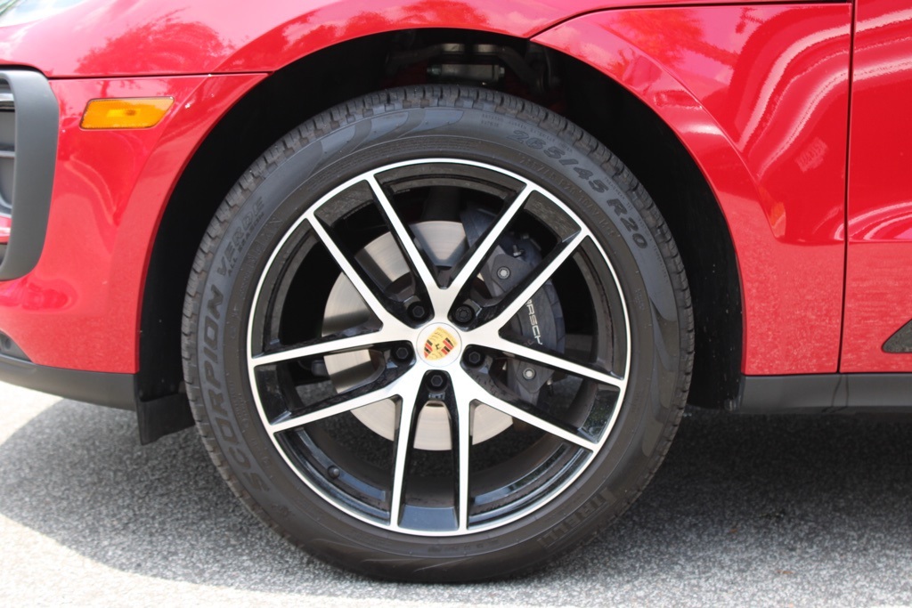 2025 Porsche Macan T photo 11