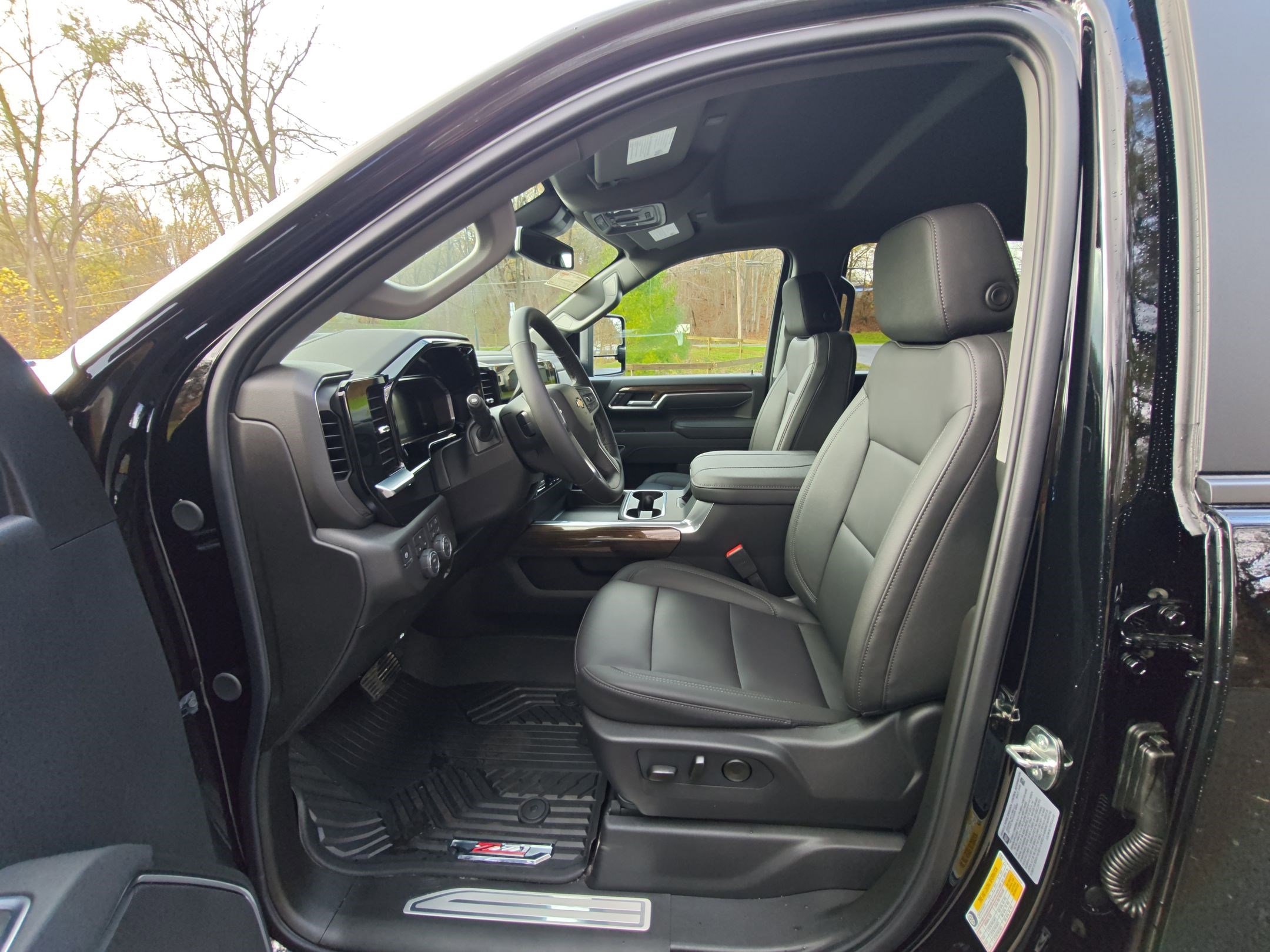 2026 Chevrolet Silverado 2500HD LT photo 3