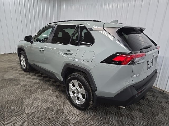 2021 Toyota RAV4 XLE photo 14
