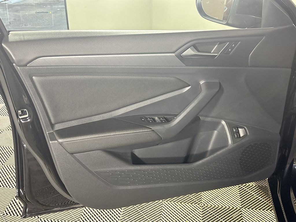 2024 Volkswagen Jetta SE photo 10