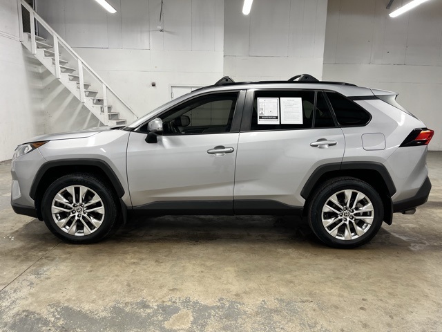 2021 Toyota RAV4 XLE Premium photo 4