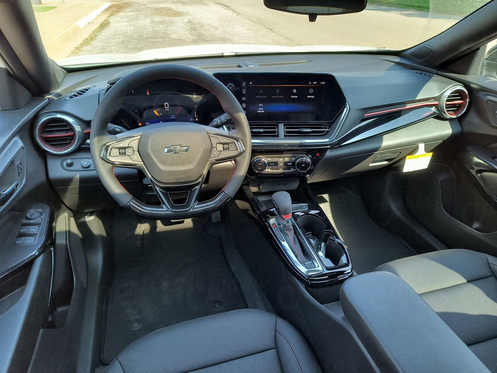 2025 Chevrolet Trax photo 11