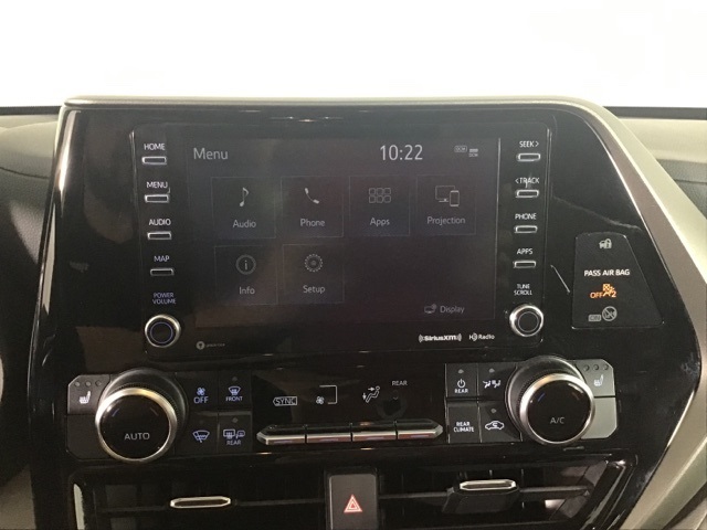 2021 Toyota Highlander XLE photo 16
