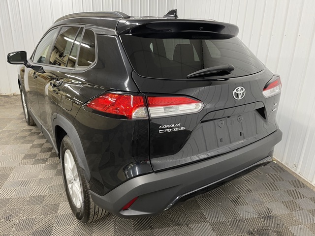 2022 Toyota Corolla Cross LE photo 5