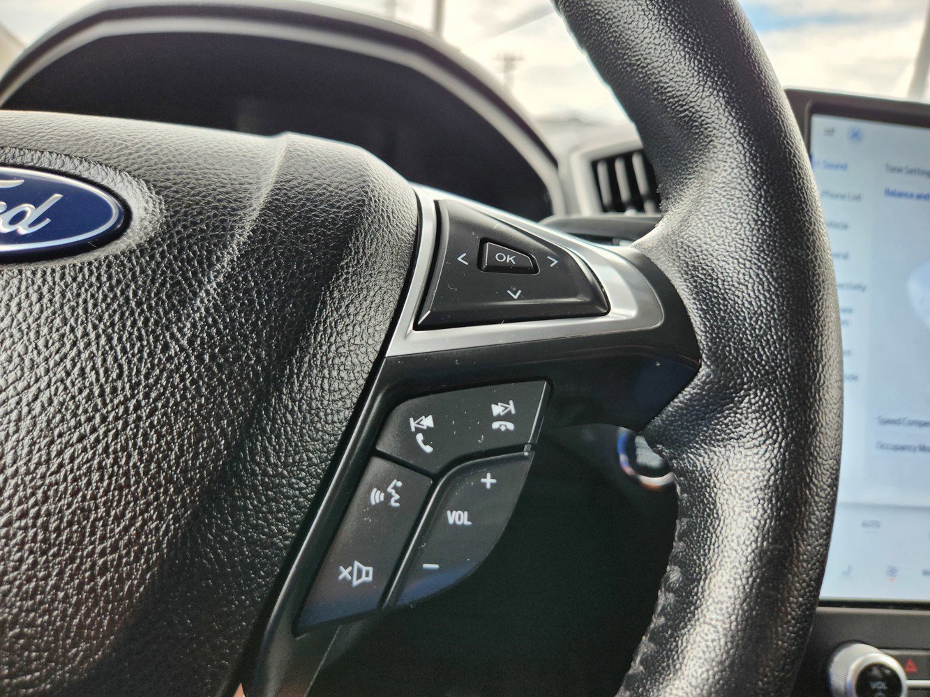 2022 Ford Edge SEL photo 20