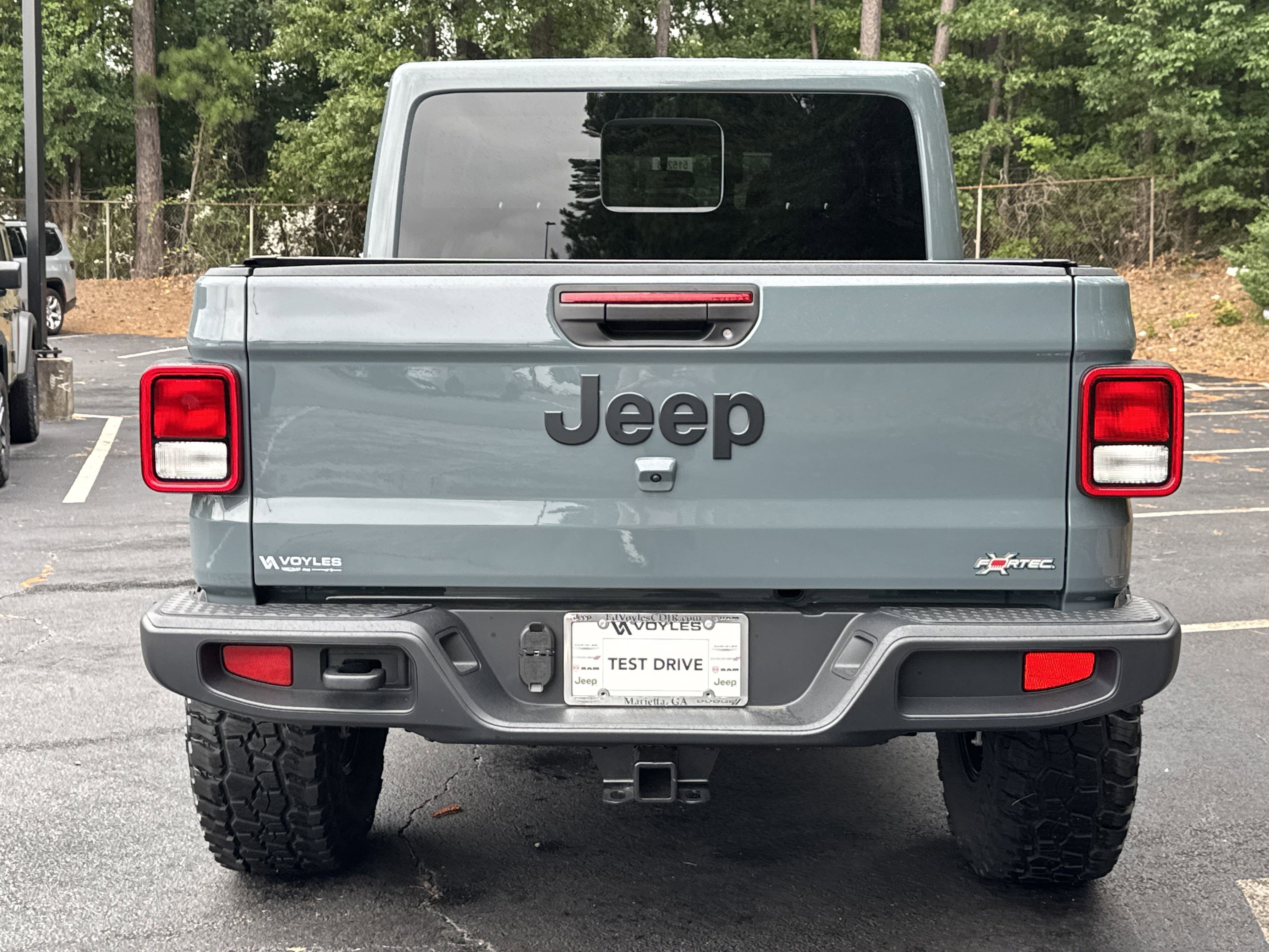 2025 Jeep Gladiator Sport photo 2