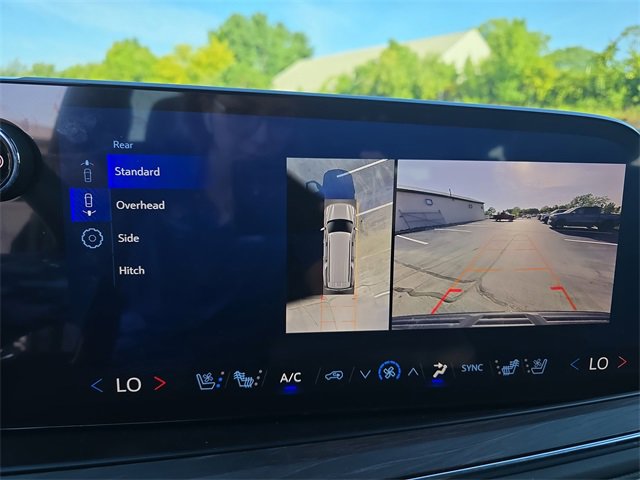 2025 Chevrolet Suburban Premier photo 24