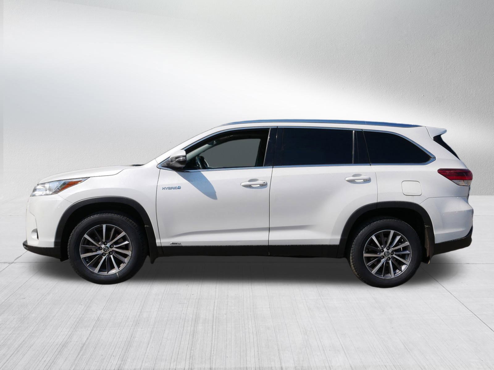 2019 Toyota Highlander Hybrid XLE photo 2