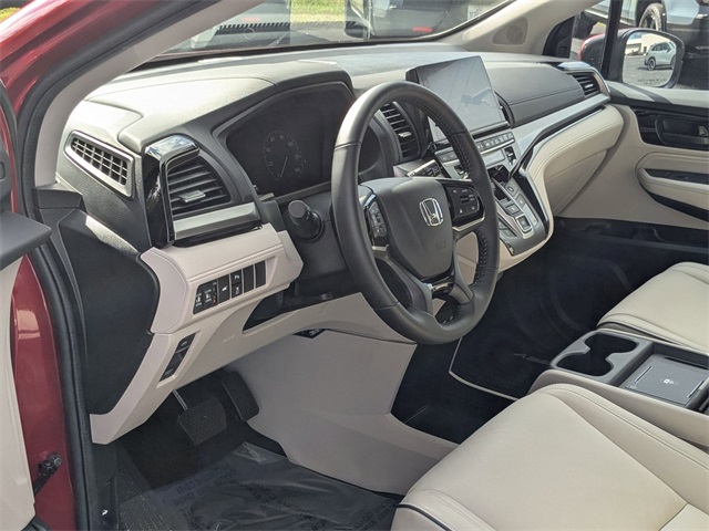 2025 Honda Odyssey Touring photo 2