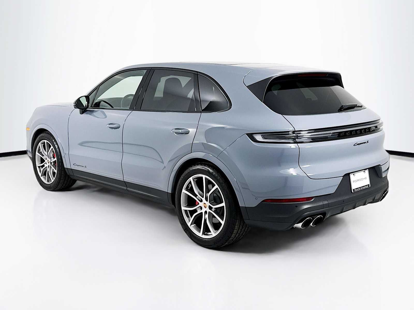 2025 Porsche Cayenne S photo 2