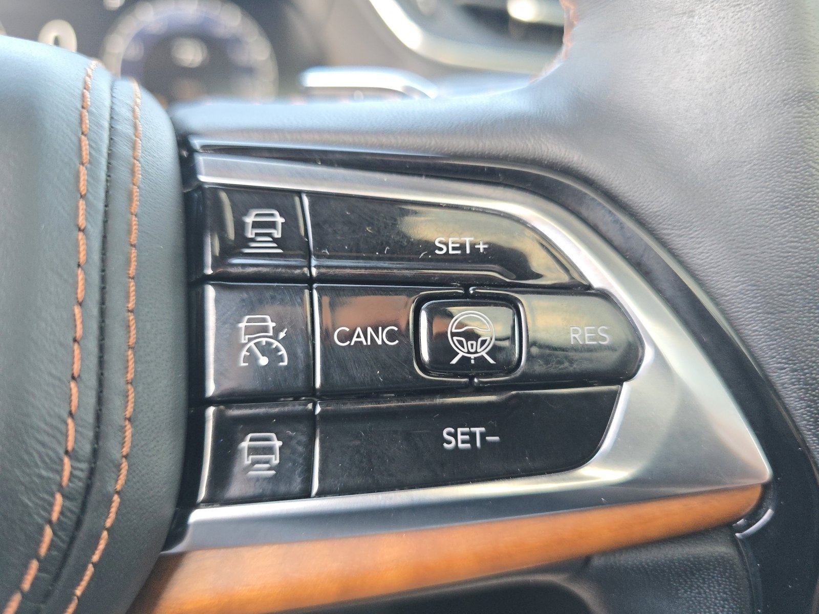 2021 Jeep Grand Cherokee L Summit Reserve photo 11