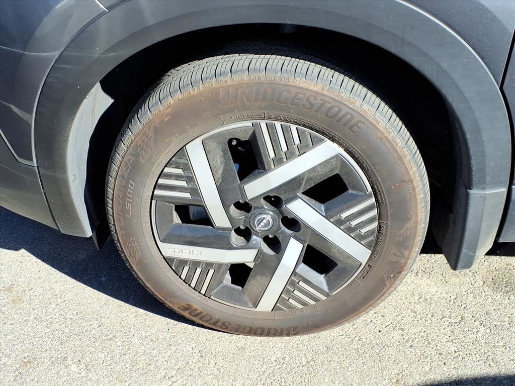 2025 Nissan Kicks SV photo 4